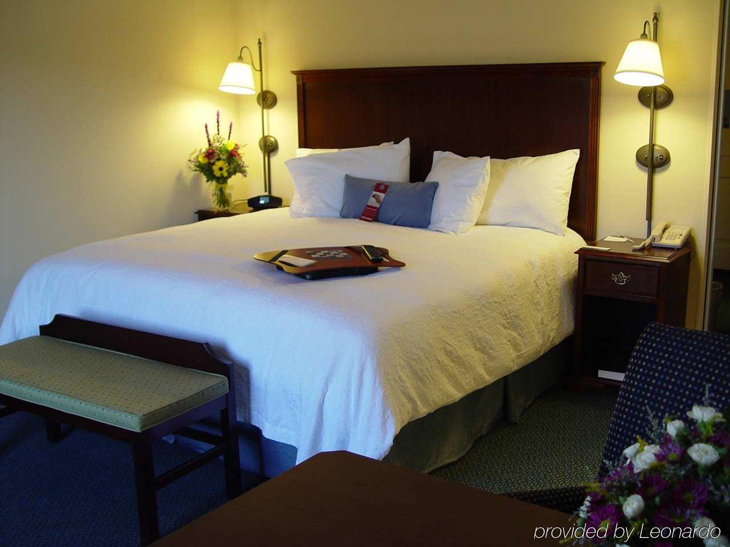 Hampton Inn Harrisonburg South Номер фото